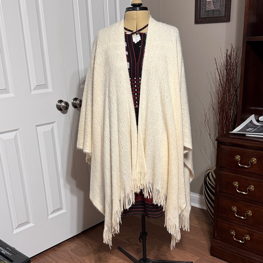 LC Lauren Conrad Ivory Knit Cape/Shawl